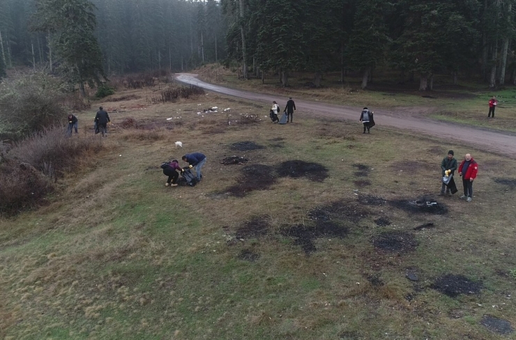 Doğa Sporcuları Ormanlarda Çevre Temizliği Yaptı