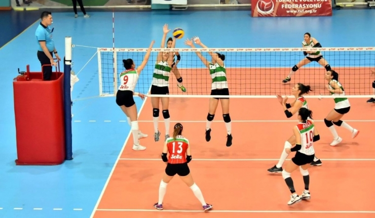 Salihli’nin Sultanları Evinde Kaybetti:1-3