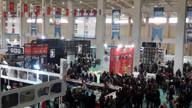 Şanlıurfa’da Kitap Fuarı Ziyaretçi Akınına Uğradı