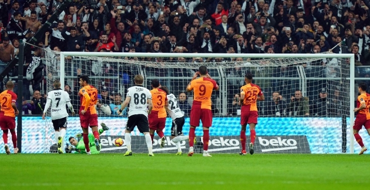 Spor Toto Süper Lig: Beşiktaş: 1 - Galatasaray: 0 (İlk Yarı)
