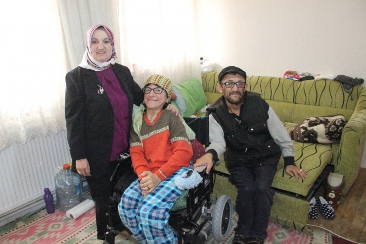 Bedensel Engelli Çiftin Evliliği Herkese Örnek Oluyor