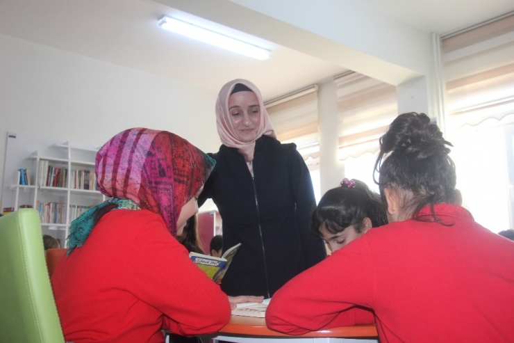 Elleri Ve Bacakları Engel Olmadı, 4 Üniversite Bitirdi, Memur Oldu