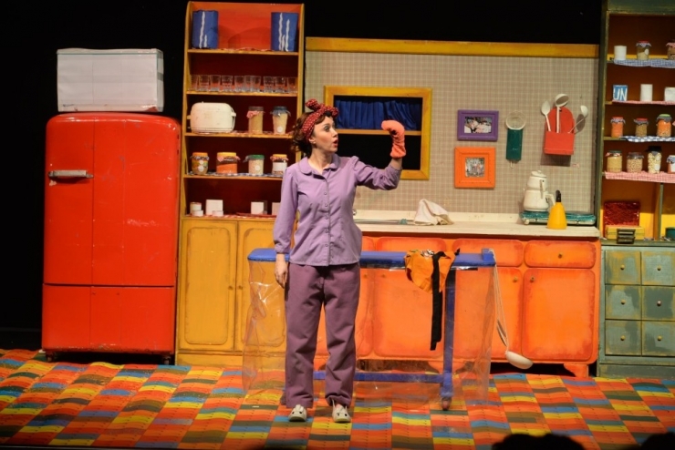 Minikler İçin “Bir Gün Ayakkabımın Teki” Adlı Çocuk Oyunu Sahnelendi