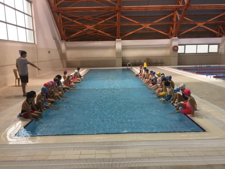 Düzce’de Yüzme Bilmeyen Kalmayacak