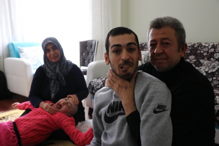 30 Yıldır Engelli Çocuklarına Bakan Örnek Anne Ve Baba
