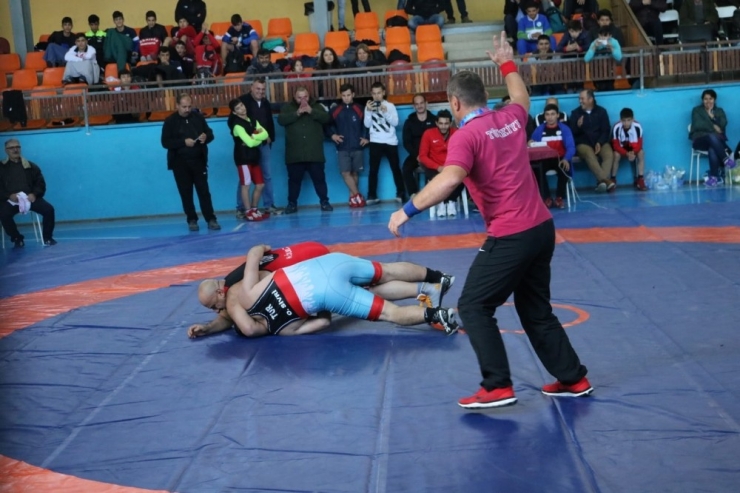 Milli Güreşçi Ölmez Mindere Veda Etti