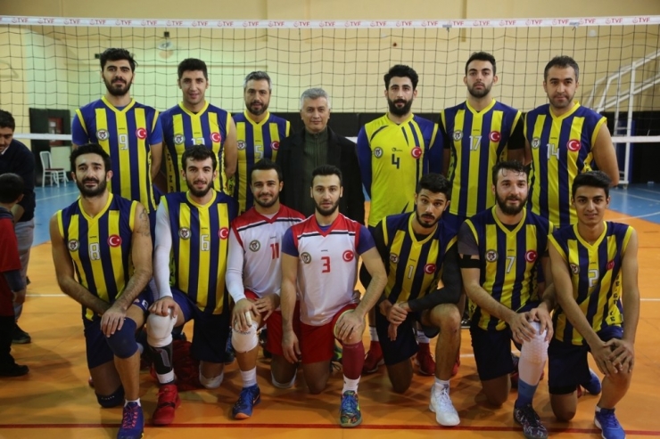 Cizre Belediyesi Erkek Voleybol Takımı Başarıdan Başarıya Koşuyor