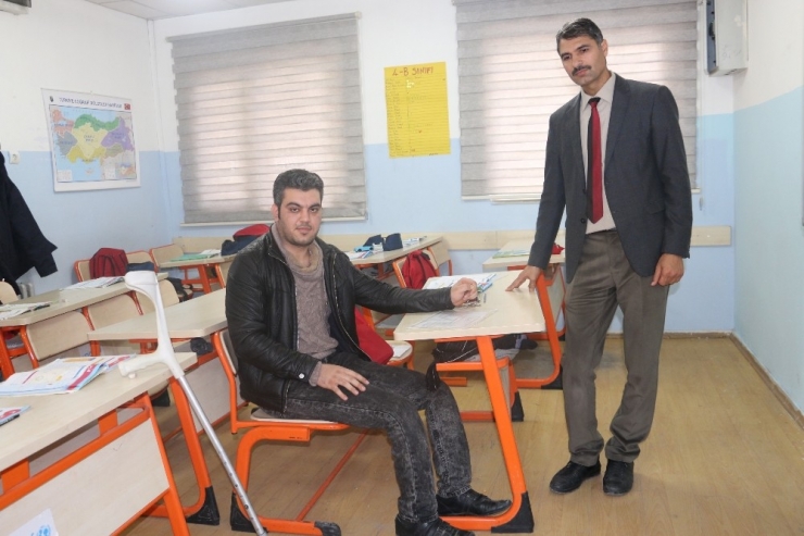 İki Bacağını Kaybetti, Tedavi İçin Geldiği Türkiye’de Hayata Tutundu