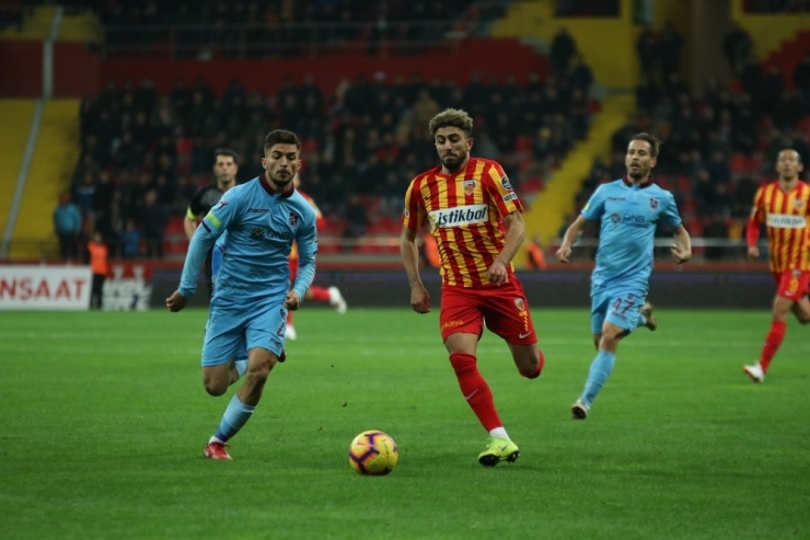 Taraftar Islıkladı Bilal Ağladı