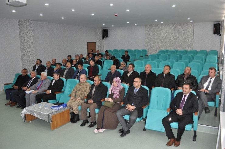 Demirözü Kaymakamı Coşkun Muhtarlarla Buluştu