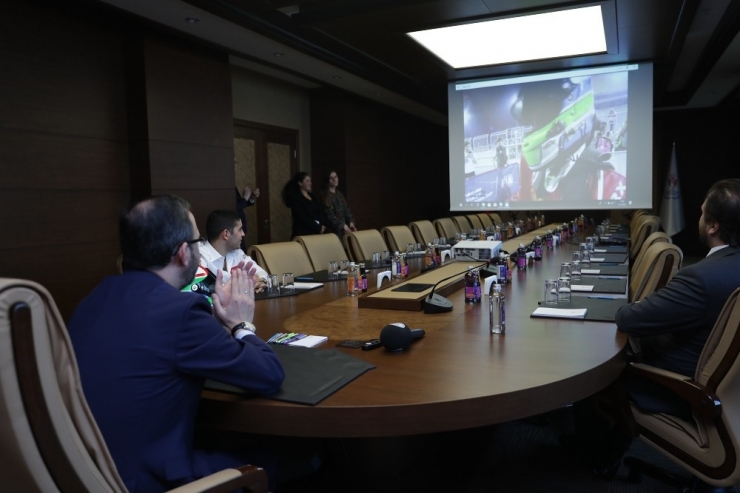 Bakan Mehmet Kasapoğlu Şampiyon Pilot Ayhancan Güven’i Kabul Etti