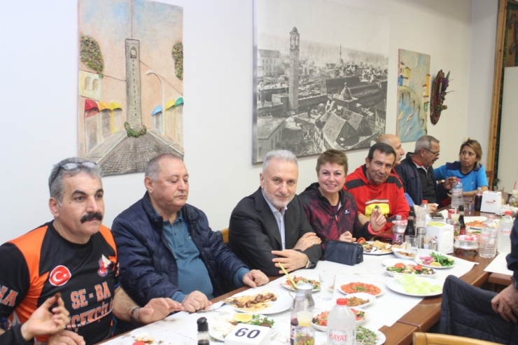 Adanalı Badmintoncular Destek Bekliyor