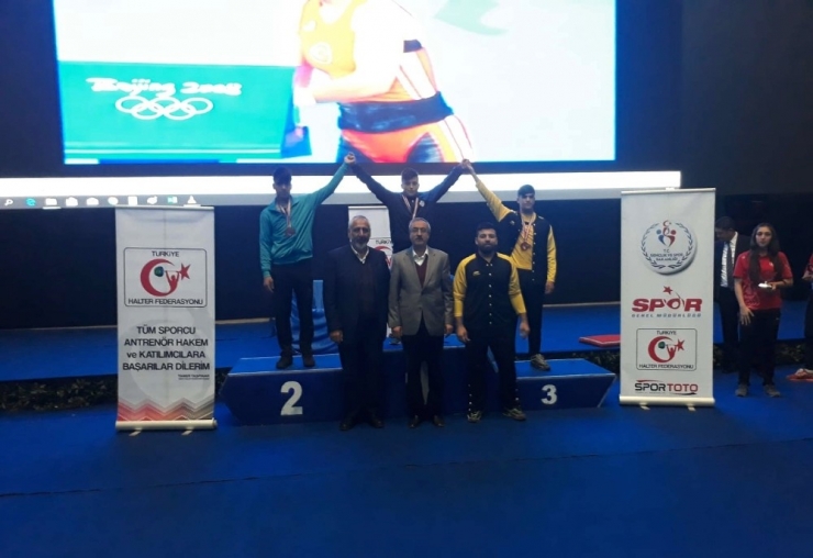 Kahramankazanlı Genç Halterciler Destan Yazdı