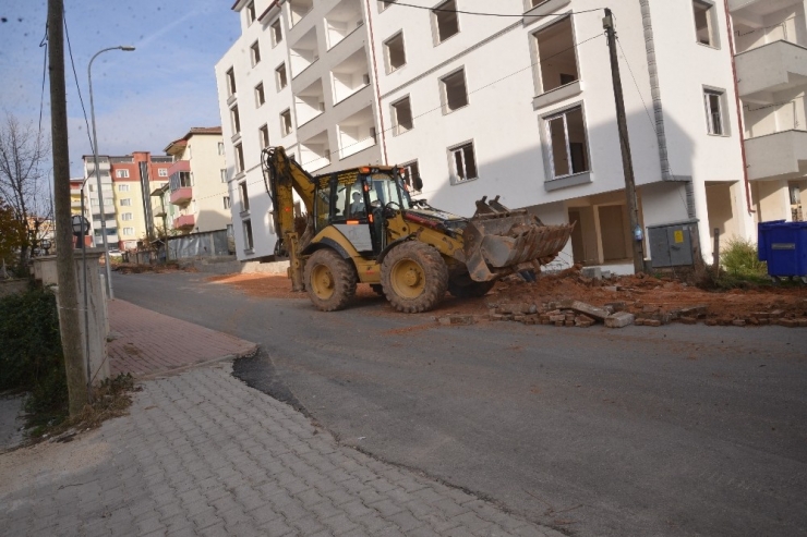 Kaldırım Yenileme Çalışmaları Gerçekleştiriliyor