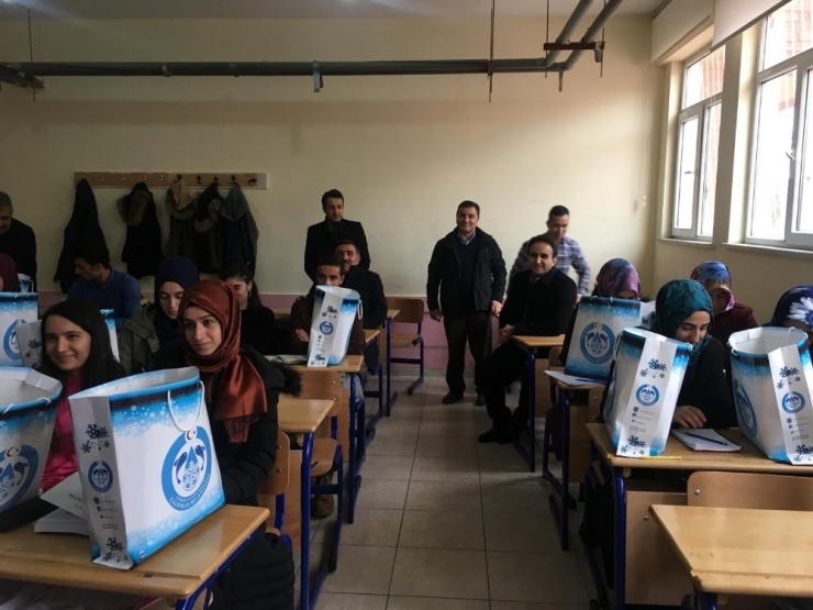 Çaldıranlı Öğrencilere Kitap Ve Eğitim Materyali Desteği