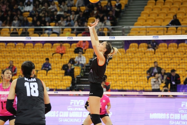 Eczacıbaşı Vitra, Dünya Kulüpler Şampiyonası’nda Yarı Finali Garantiledi