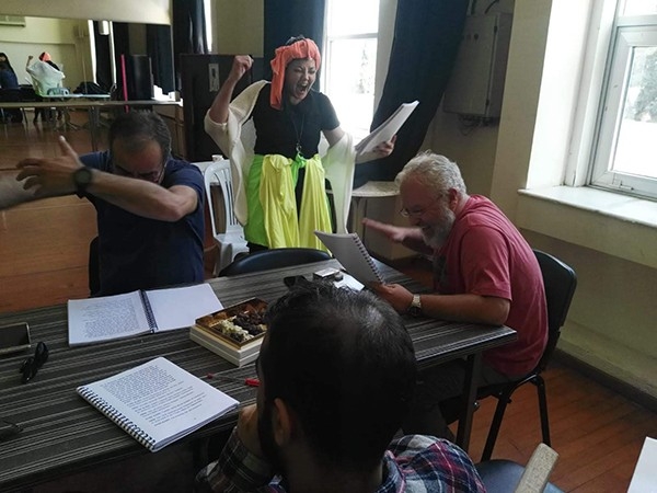 Adana Devlet Tiyatrosu’ndan Üçüncü Oyun “Yolcular”