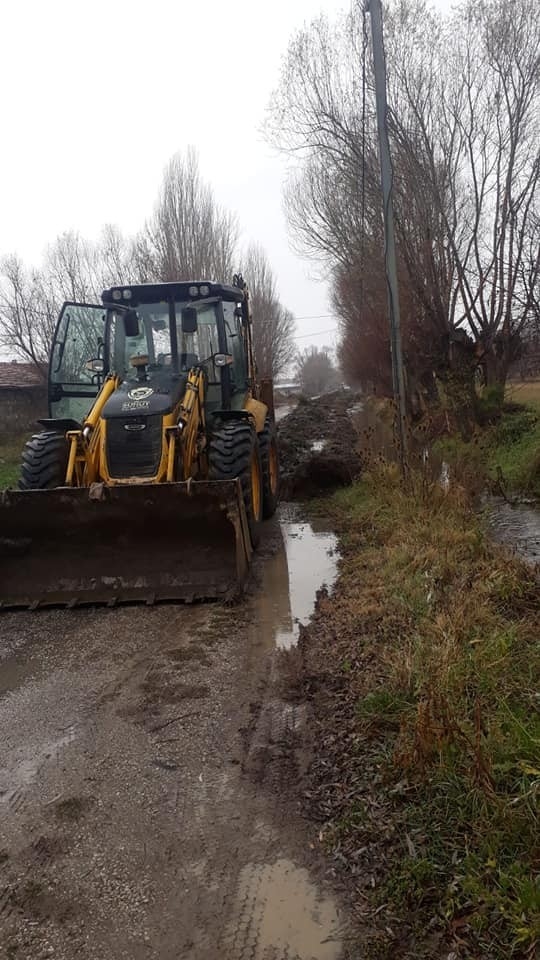 Şuhut’ta Akarsu Yolu Düzenleme Çalışmaları Devam Ediyor