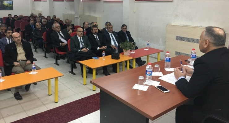 Elazığ’da İlkokul Müdürleri İle Değerlendirme Toplantısı