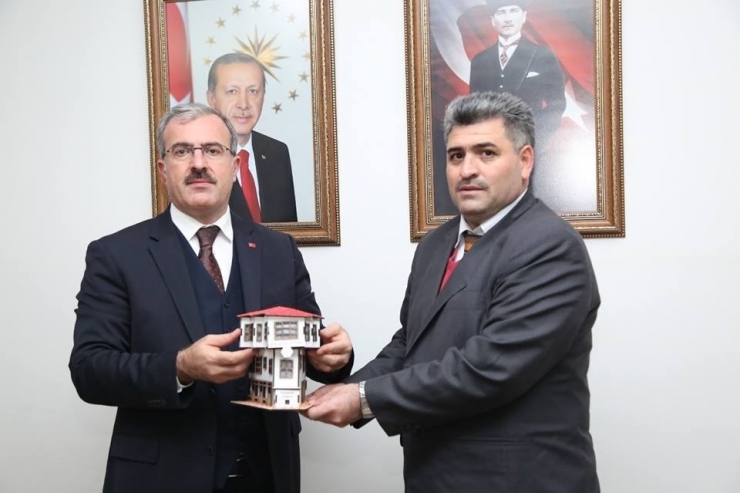 Eskigediz Protokolünden Vali Toraman’a ’Hayırlı Olsun’ Ziyareti