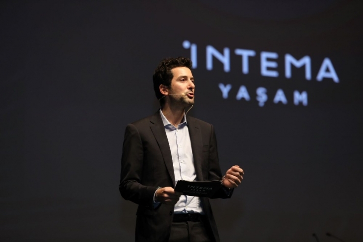 Ferzan Özpetek İntema Yaşam’ın Oturum Sponsorluğu İle Perakende Günleri’ndeydi