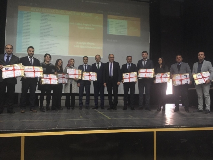 Kağızman’da 28 Okula ‘Beyaz Bayrak’ Ödülü