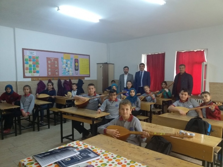 Öğrencilere Bağlama Kursu