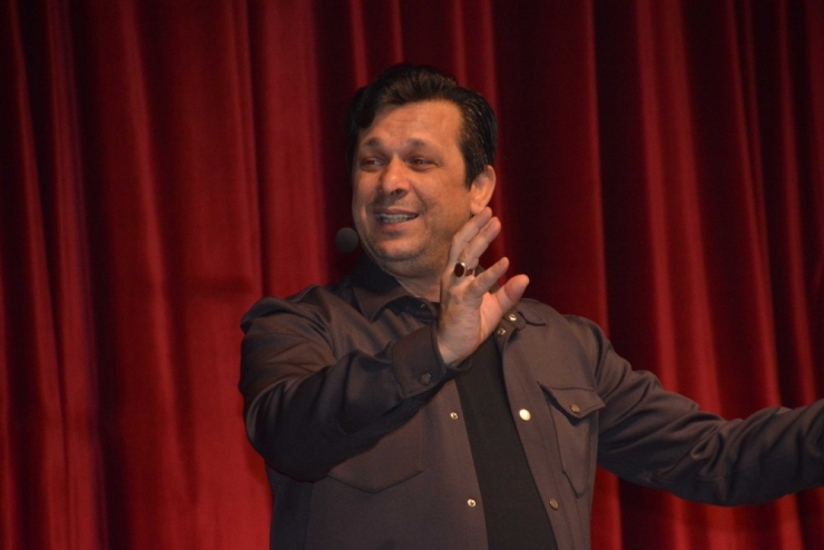 Demirkaynak, Torbalı’yı Kahkahaya Boğdu