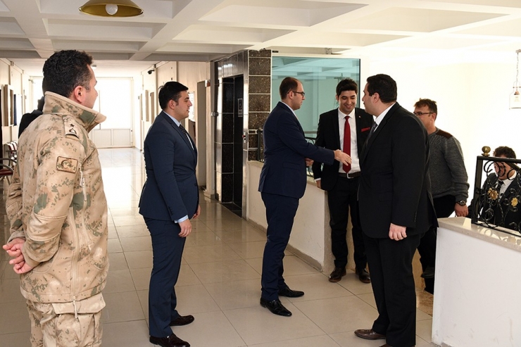 Kaymakam Şatıroğlu’ndan Meslektaşı Çatak Kaymakamı Türkmen’e Ziyaret