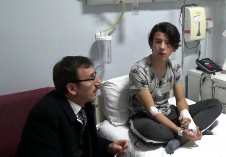 Milli Eğitim Müdüründen Öğrencisine Ziyaret