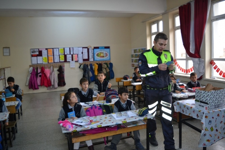 Afyonkarahisar’da Minik Öğrenciler Trafik Dedektifi Oldu