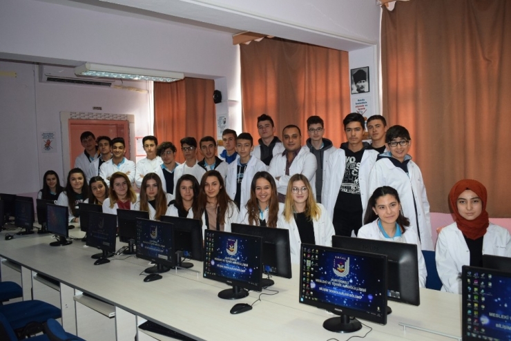 73 Yıllık Okul Bugün Bilişimci Yetiştiriyor