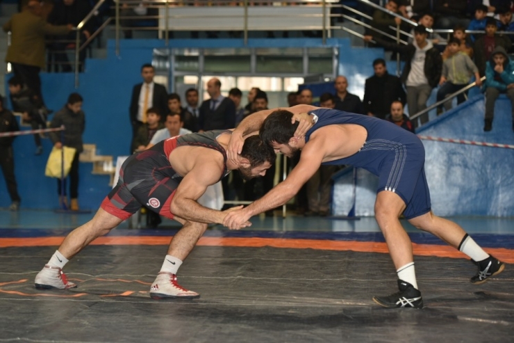 Büyükşehirli Güreşçiler Üçüncü Bitirdi