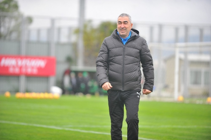 Samet Aybaba: "Taraftarımızın Desteğiyle Üst Üste Üçüncü Galibiyetimizi Almak İstiyoruz"