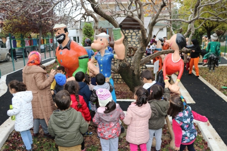 Çocuklar Oyuncak Müzesinde Doyasıya Eğleniyor