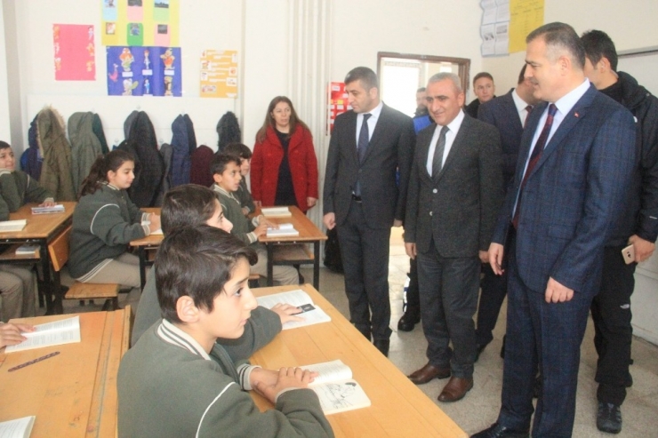 Vali Akbıyık: "Hakkari’deki Gündemimiz Eğitim"