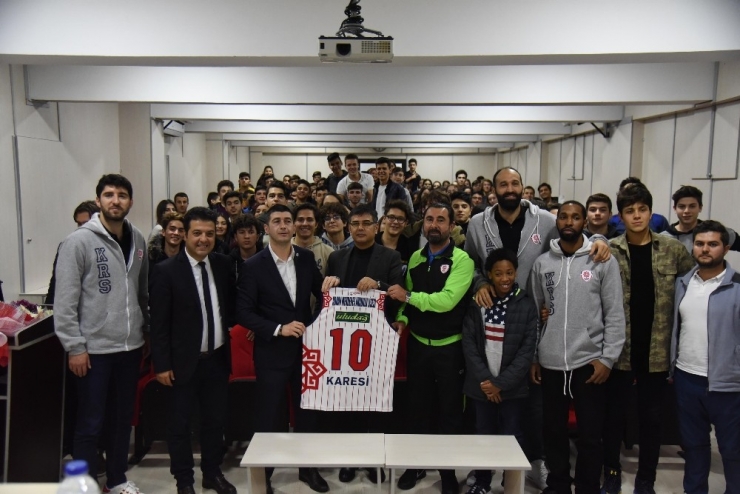 Adnan Menderes Anadolu Lisesi’nde Karesispor Coşkusu
