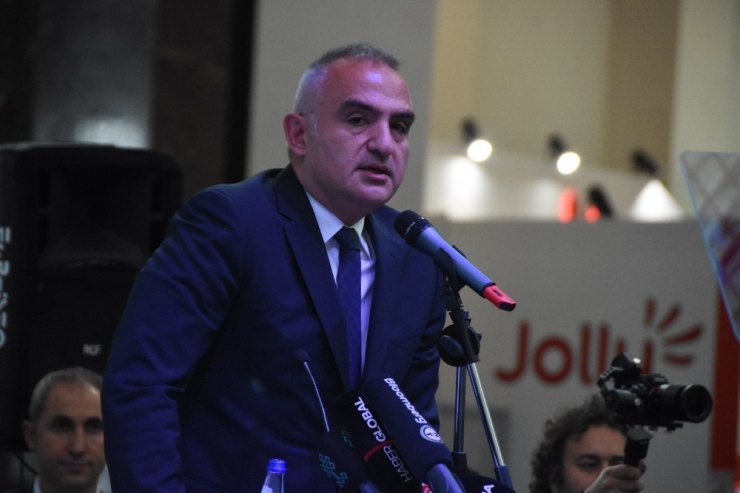 Bakan Ersoy’dan Otel Sahiplerine Uyarı