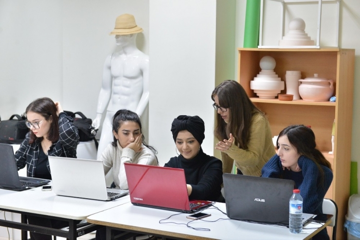 ‘Pop Art Fotoğraf Atölyesi’ İsimli Etkinlik Saü’de Düzenlendi