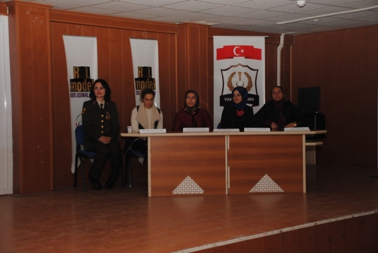 ‘Rol Modeller’ Çaldıran’da