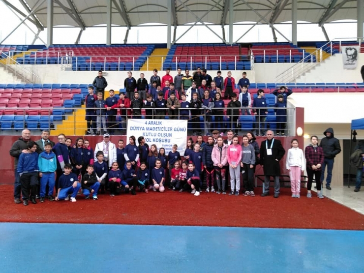 Madenciler İçin Koştular