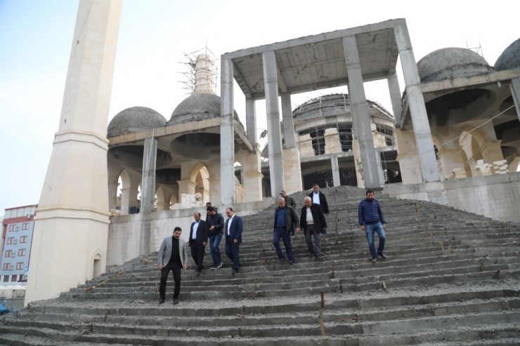 Çiftçi 11 Nisan Külliyesinde İncelemelerde Bulundu