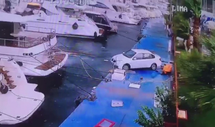 Marmaris’te Yaşanan Hortumun Dehşeti Kameralarda