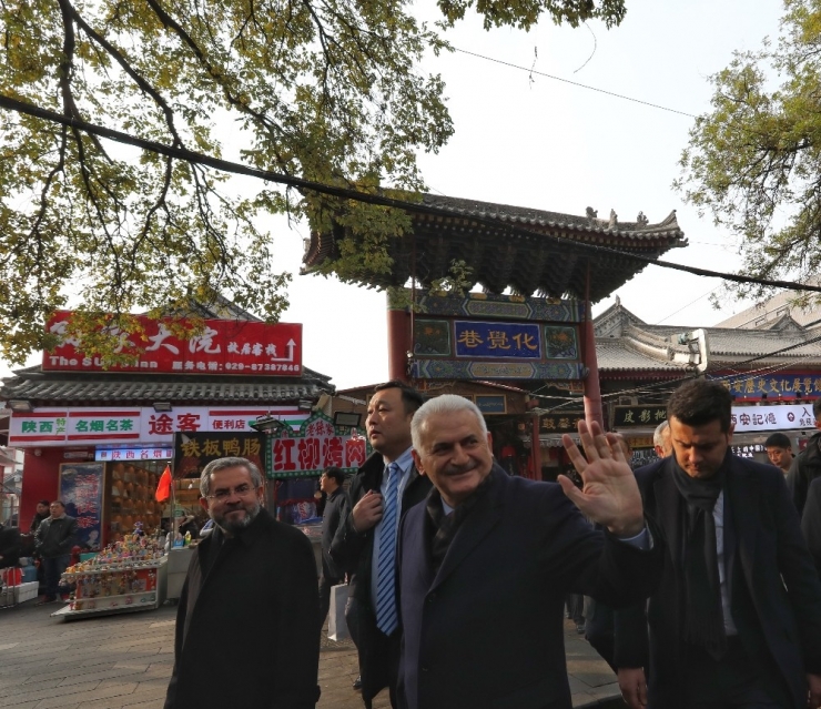 Tbmm Başkanı Yıldırım’dan Cengiz Aytmayov’un Kabrine Ziyaret