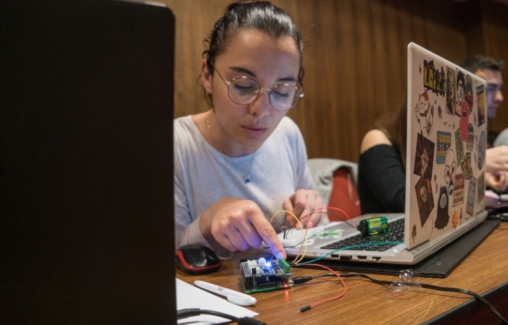 Türk Telekom’dan ‘Yeni Nesil Gelecek’ Projesi