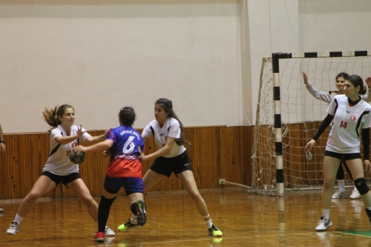 Üniversitelerarası Hentbol Turnuvası Finalleri Kuşadası’nda Yapıldı