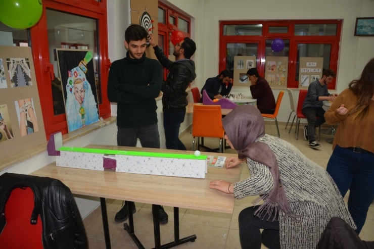 Beü’den “Telefonunu Bırak Eğlenmene Bak” Projesi