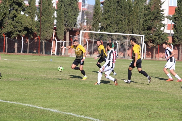 Ülküspor Lidere Farklı Kaybetti