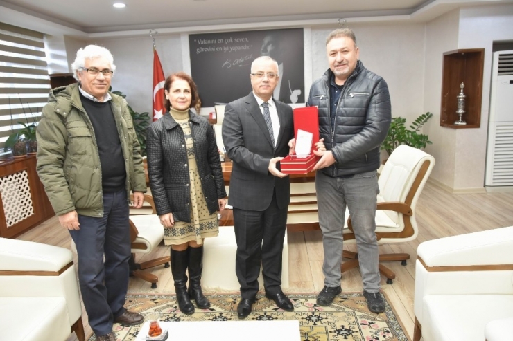 Salfod’tan Başkan Kayda’ya Plaketli Teşekkür