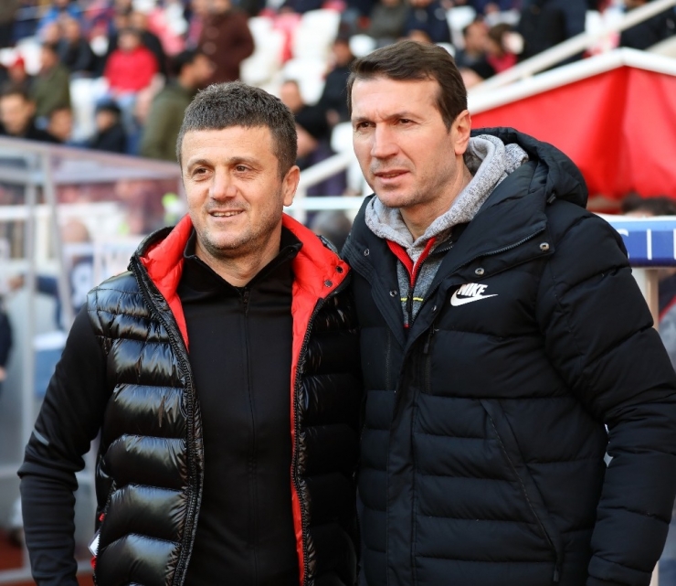 Spor Toto Süper Lig: Dg Sivasspor: 0 - Göztepe: 0 (İlk Yarı)